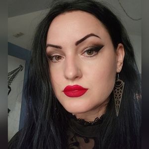 Meet your Posher, Alexandra